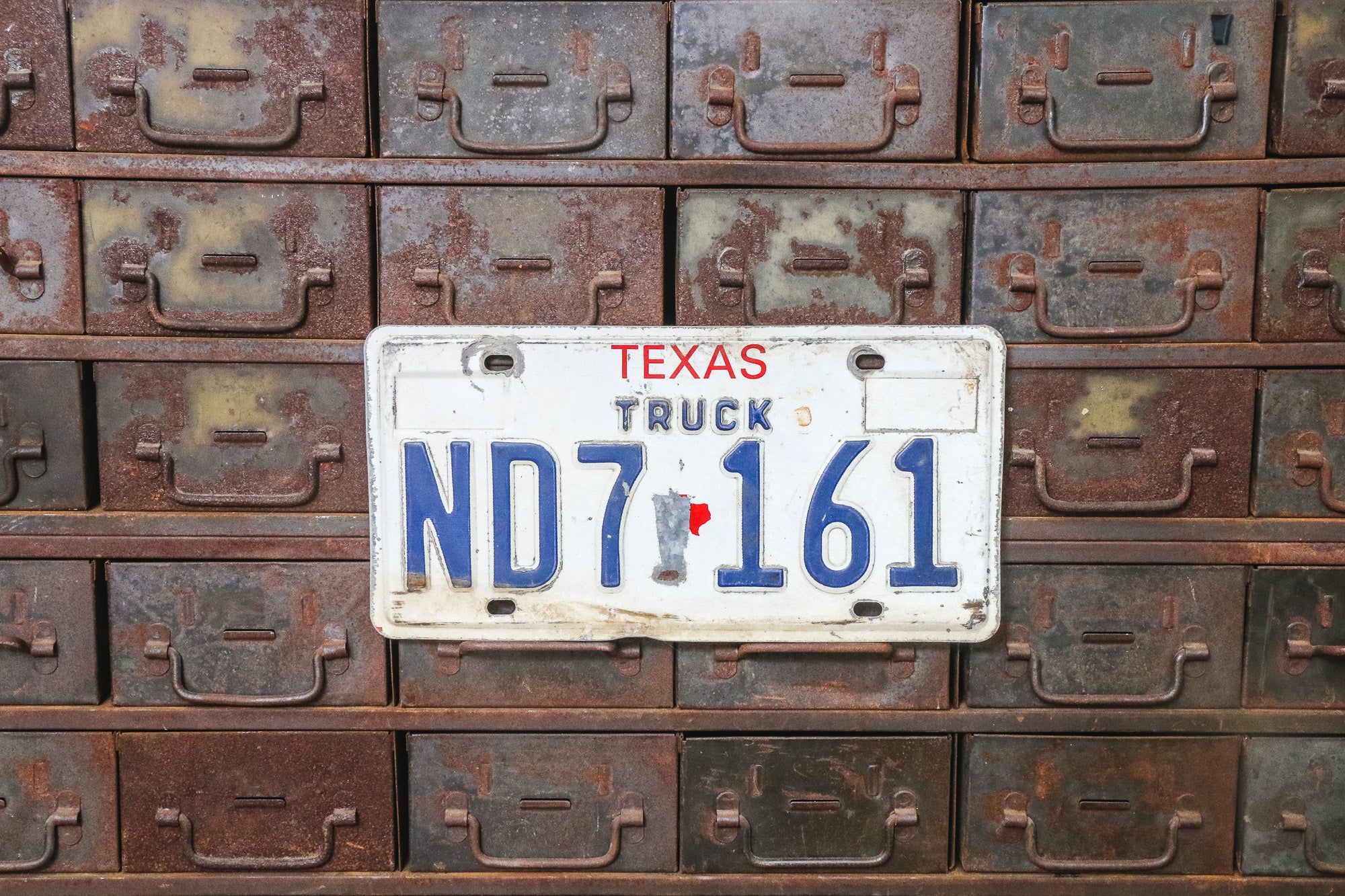 License plate decor  License plate decor, Plate decor, Plates on wall