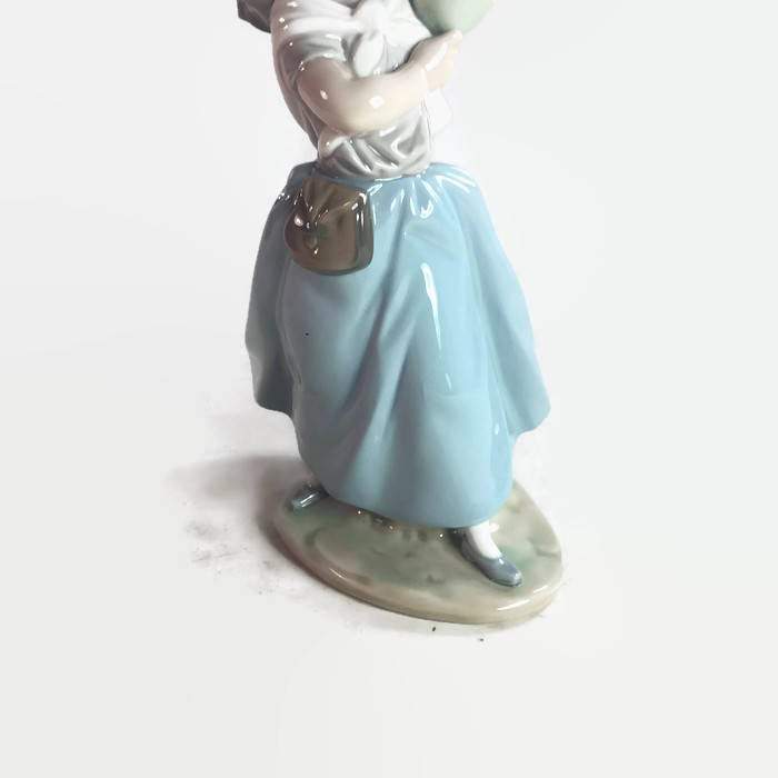 Lladro Retired Figurines