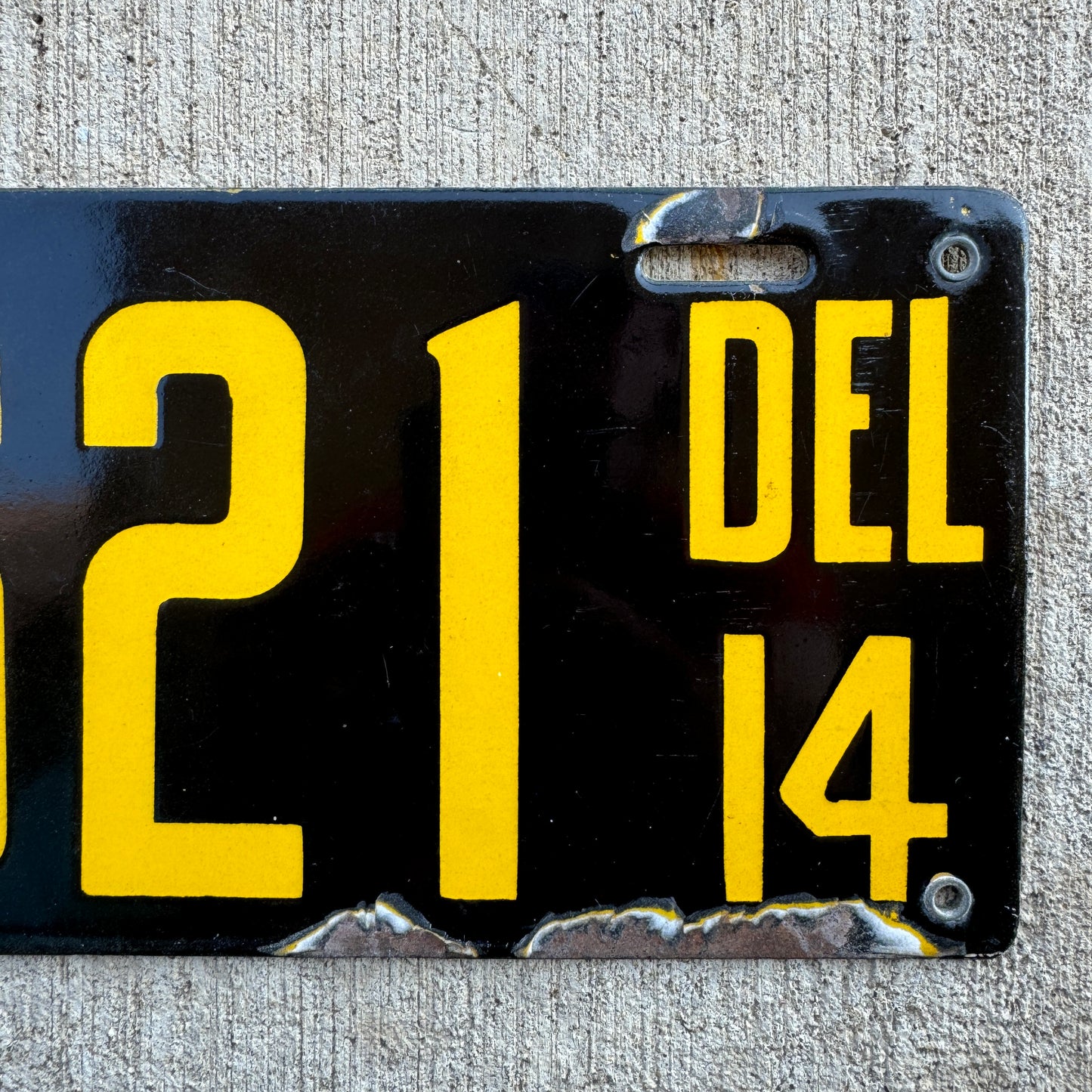 1914 Delaware Porcelain License Plate Original Condition Auto Garage 1621