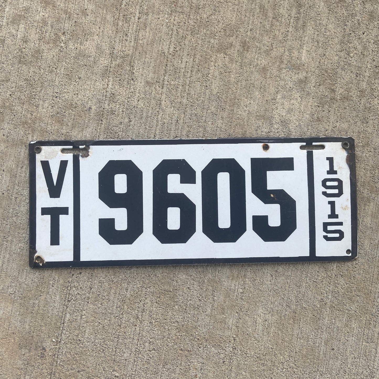 1915 Vermont Porcelain License Plate Low Number 9605 4 Four Digit Auto Garage