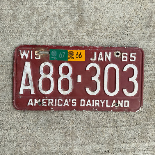 1965 Wisconsin License Plate Vintage Red Dairyland Wall Decor A88303