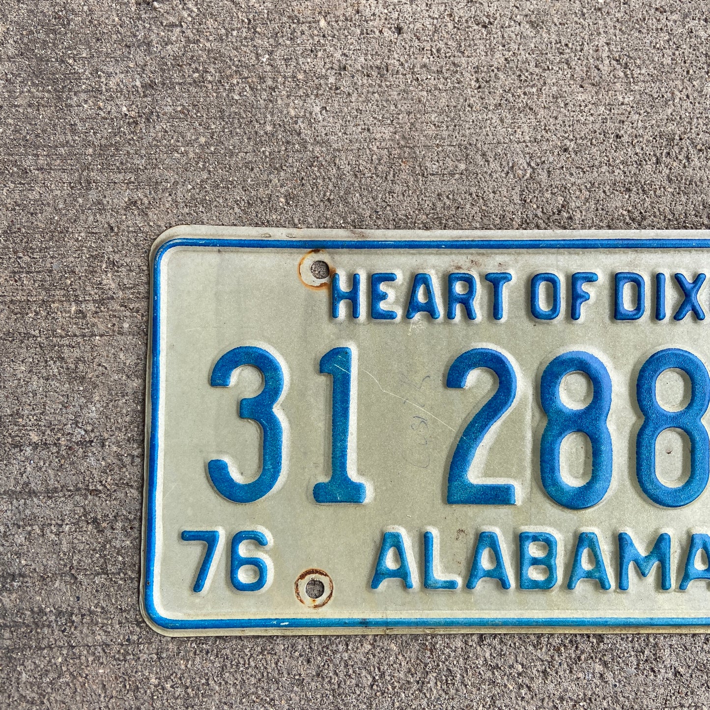 1976 Alabama License Plate Vintage White Heart of Dixie 31-28842