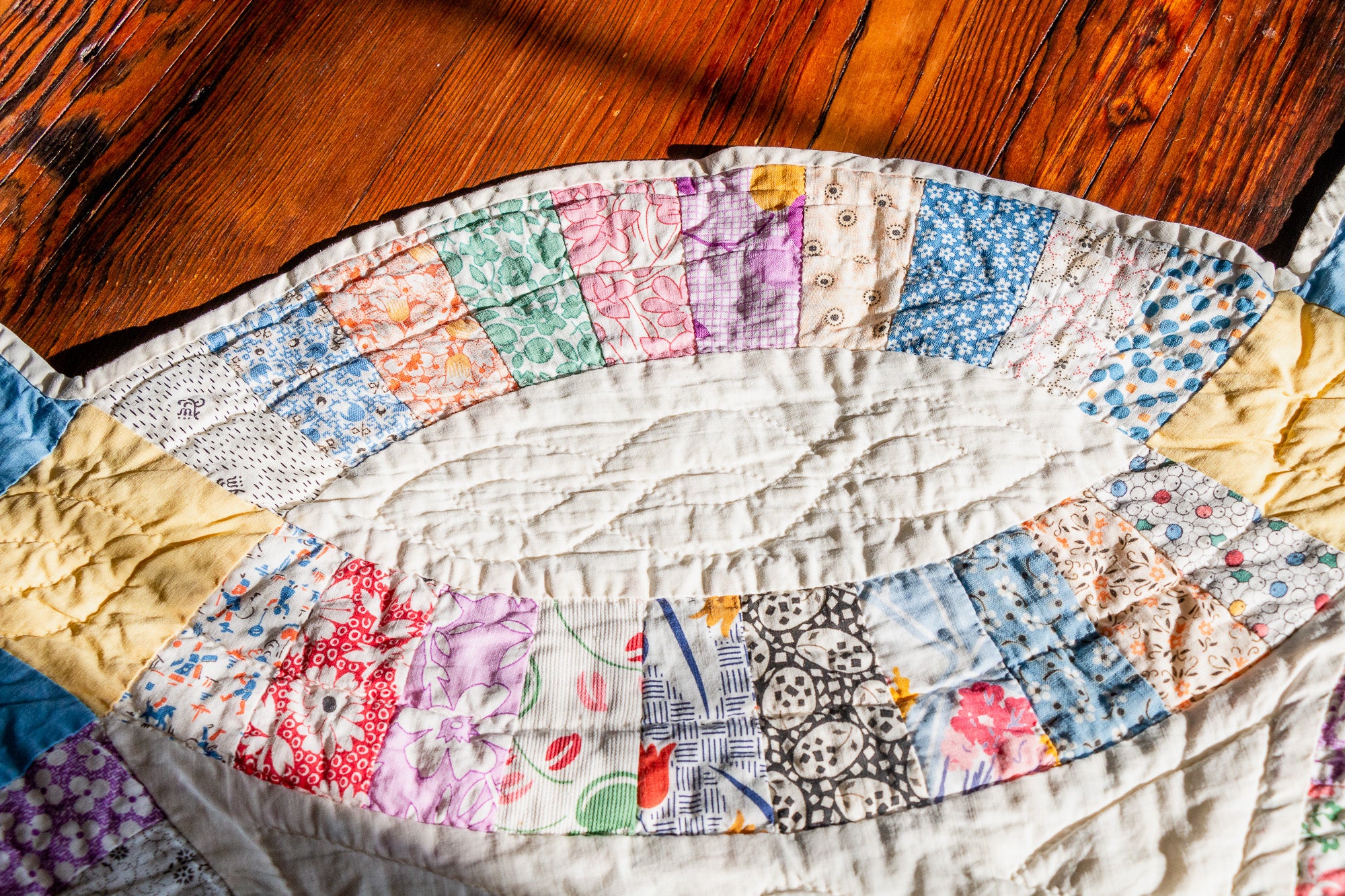 Vintage handstitched marriage Circle quilt deals