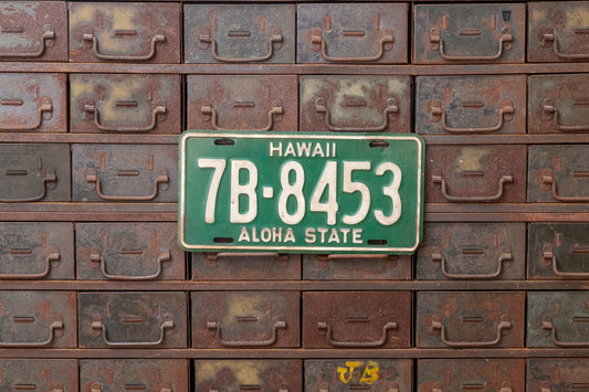 Hawaii 1960s Green License Plate Vintage Wall Hanging Decor 7B-8453 - Eagle's Eye Finds