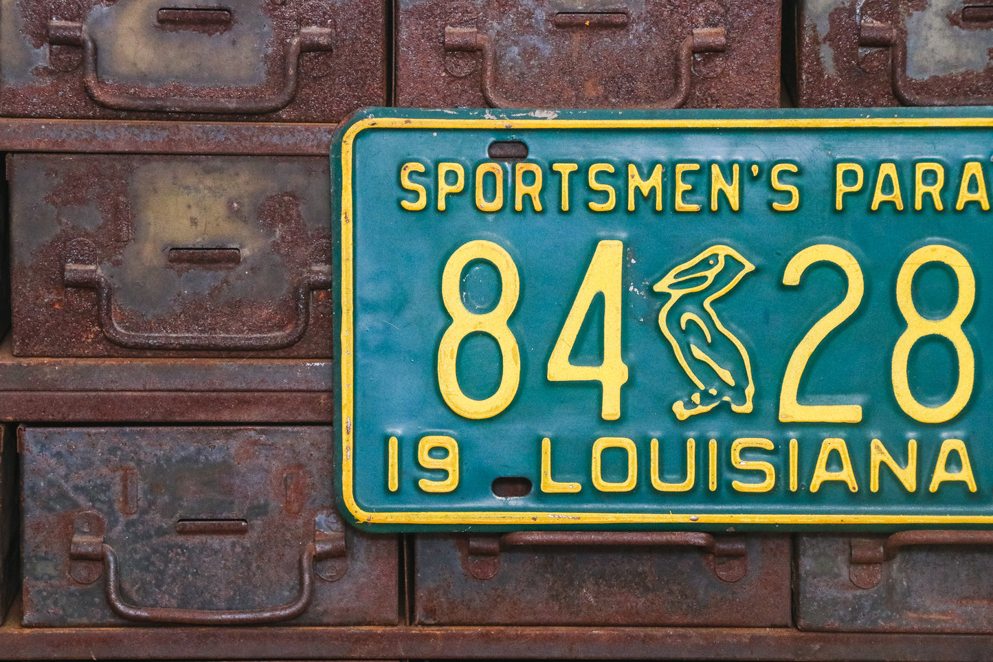 1961 Louisiana License Plate Vintage Pelican Sportsmen's Paradise 84 284