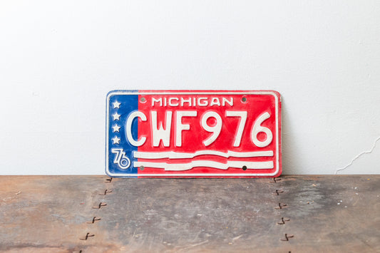 Michigan 1976 License Plate Vintage USA Bicentennial Red White Blue Decor CWF976 - Eagle's Eye Finds