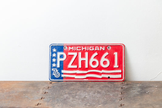 Michigan 1976 License Plate Vintage USA Bicentennial Red White Blue Decor PZH661 - Eagle's Eye Finds