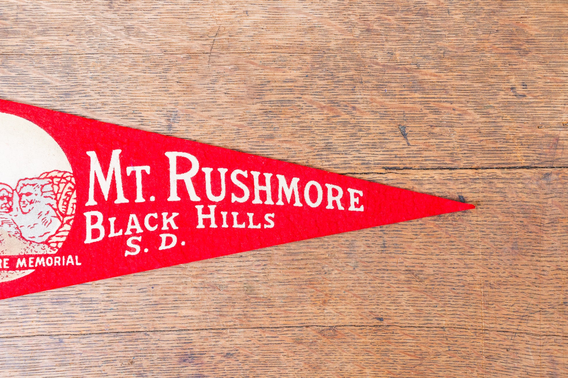 Mt. Rushmore South Dakota Red Felt Pennant Vintage Wall Hanging Decor - Eagle's Eye Finds