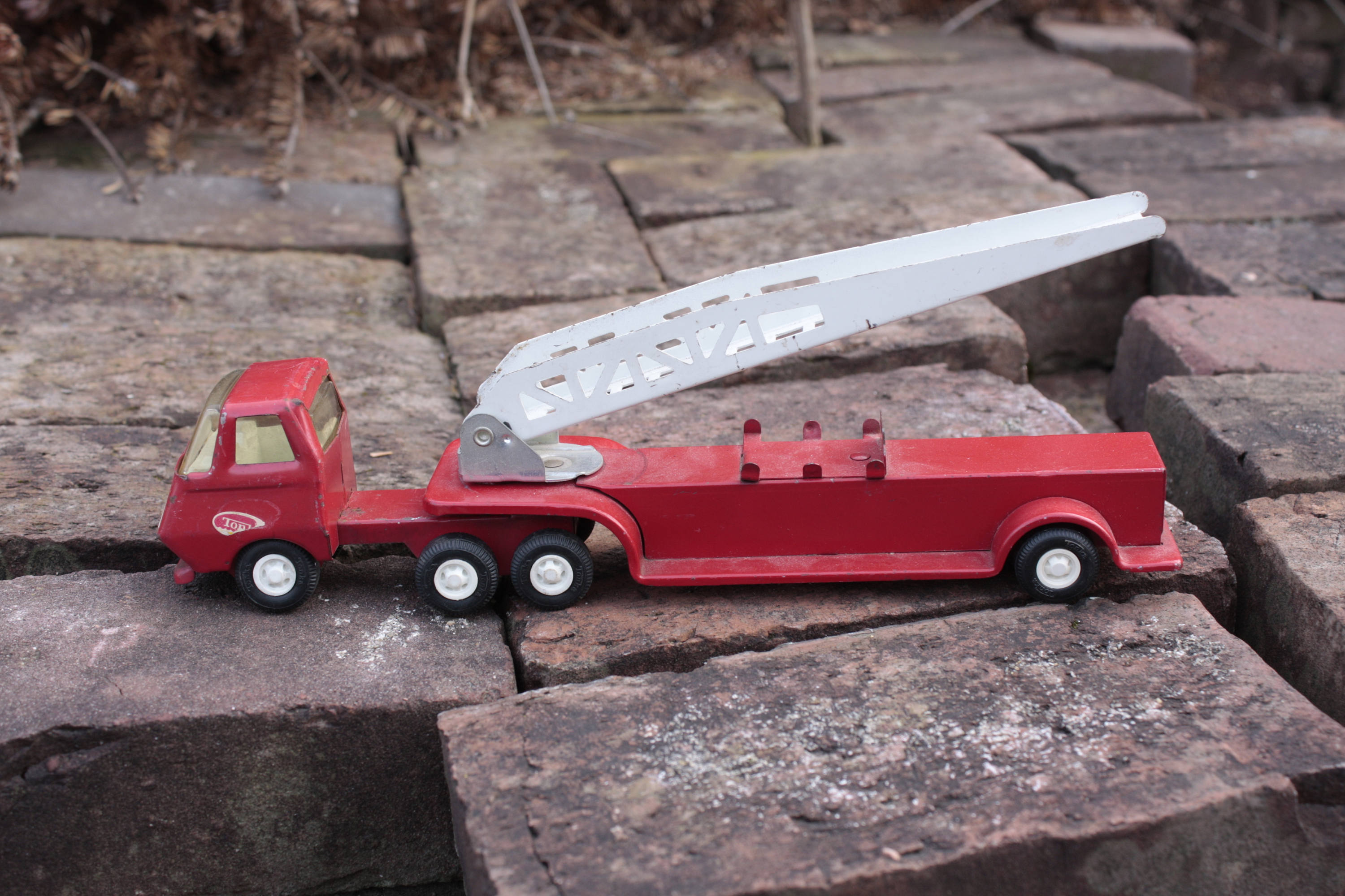 Tonka Fire Truck with Aerial Ladder Vintage Children s Toy Eagle s Eye Finds