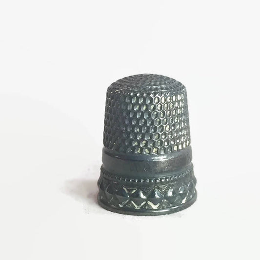 Diamond Patterned Sterling Silver Thimble Vintage Sewing Collectable - Eagle's Eye Finds