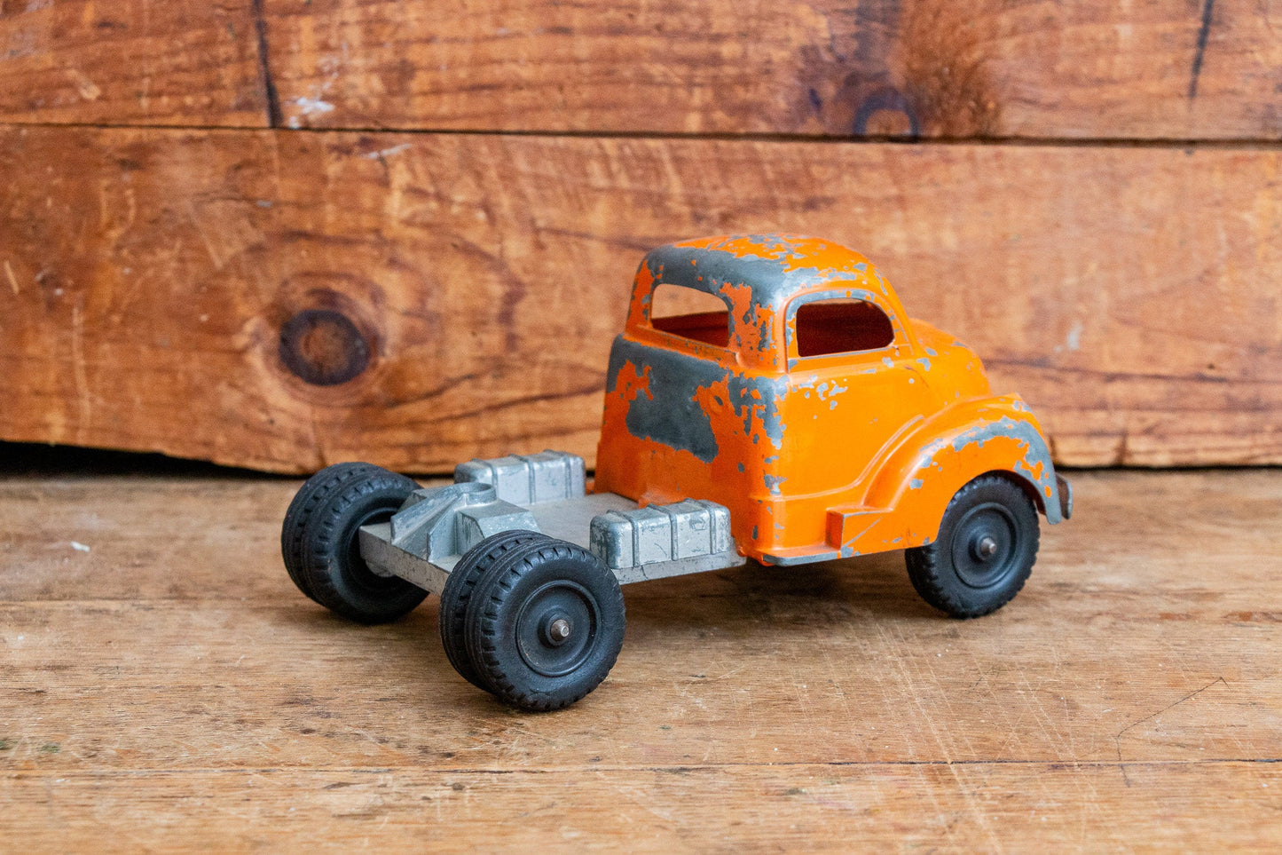 Hubley Stake Truck 500 Series Vintage Orange Toy Flatbed Stake Trailer Truck - Eagle's Eye Finds