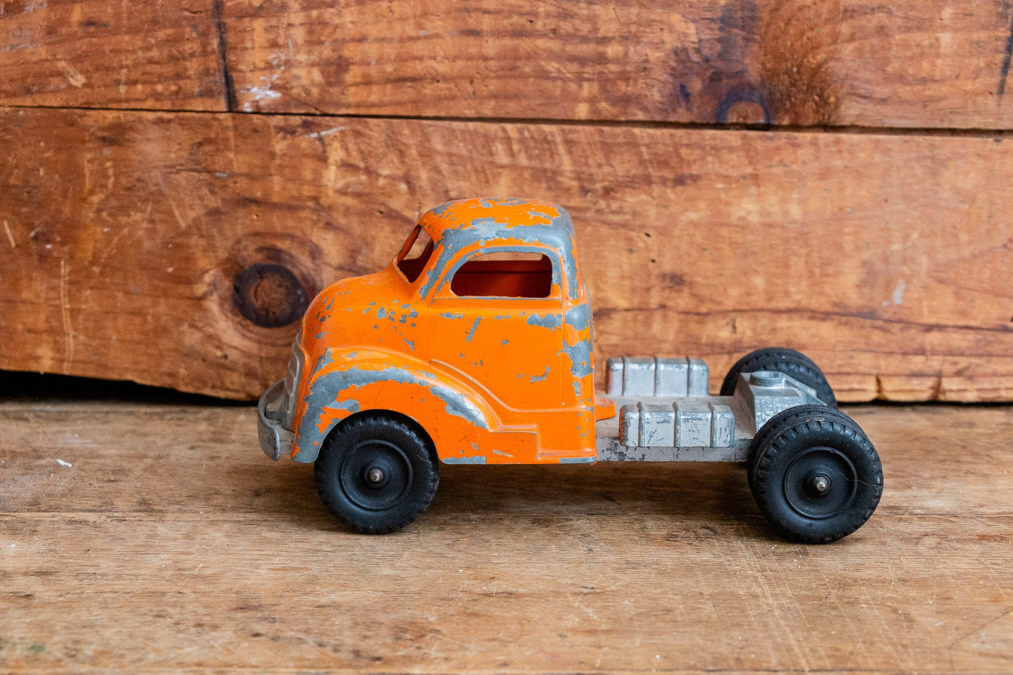 Hubley Stake Truck 500 Series Vintage Orange Toy Flatbed Stake Trailer Truck - Eagle's Eye Finds